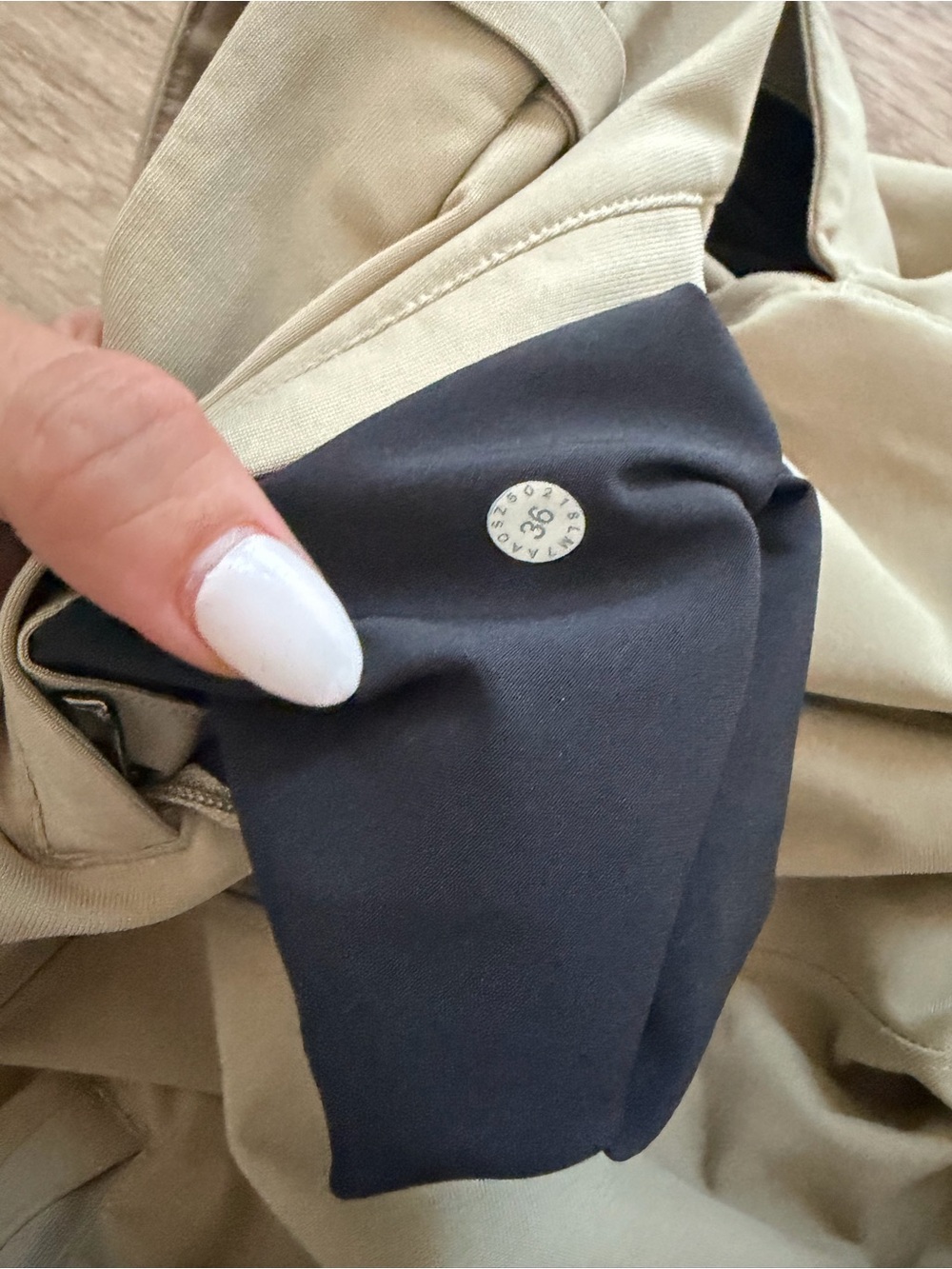 Lululemon Commission Golf Shorts Tan Khaki Warpstreme athletic size 36 - Picture 4 of 4